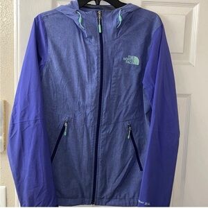 The north face Women’s purple lightweight trail windbreaker jacket. Size medium